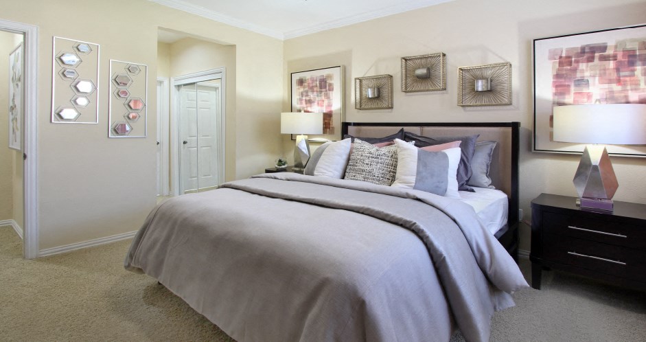 Luxury apartments with spacious bedrooms with attached bathrooms and walk-in closets at Saddlebrook apartments in Urbandale Iowa