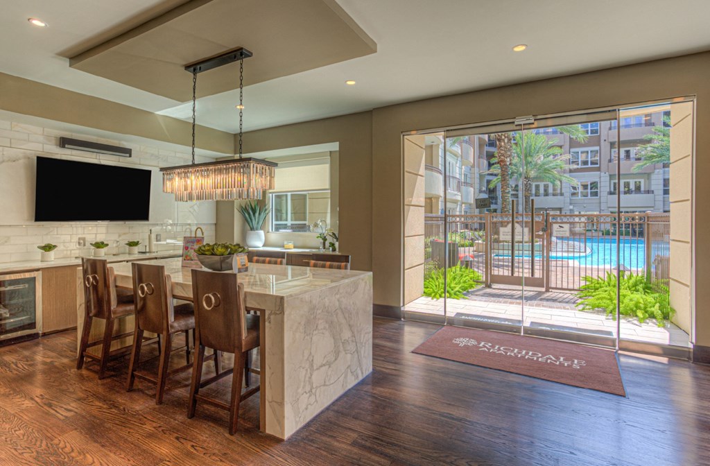 Luxury apartments with wi-fi enabled cyber café, luxury resident lounge and clubhouse at Tuscany Walk Apartments in Houston Texas