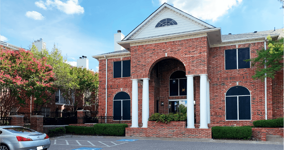 Gated apartment community near the Galleria in Dallas with luxury clubhouse and resident lounge, free wi-fi, meeting room, red brick exteriors, and beautiful landscaping at The Saxony Apartments