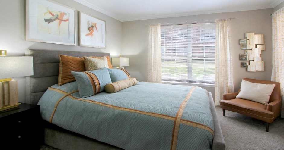 Luxury apartments with spacious bedrooms with walk-in closets at TurtleCreek apartments in West Des Moines, Iowa