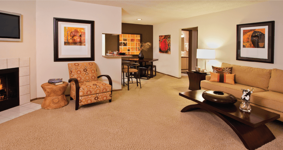 Spacious apartments with colored feature wall, granite breakfast bar, spacious dining room, and spacious living room at LionsHead Apartments in Omaha, Nebraska