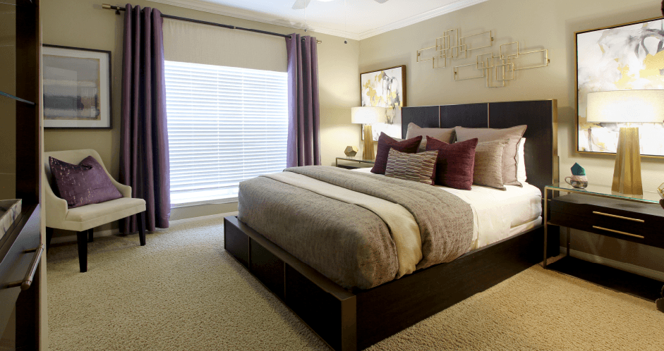 Luxury apartments with spacious bedrooms with attached bathrooms and walk-in closets in north Dallas at Kensington Square Apartments.