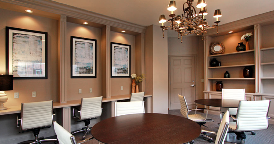 Clubhouse with free wi-fi, resident lounge, cyber lounge, cyber café, meeting room and conference room at Breckenridge Apartments