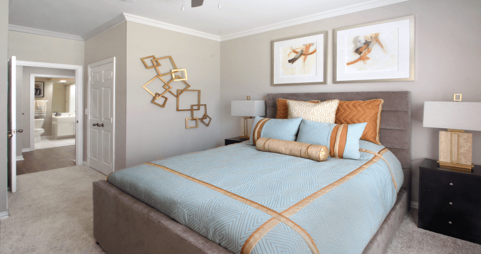 Luxury apartments with spacious bedroom with walk-in closet at Saddlebrook apartments in Urbandale Iowa