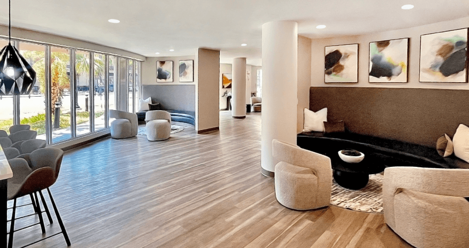 Modern resident lounge with sitting areas and wi-fi at Delante Apartments in Irvington, Texas