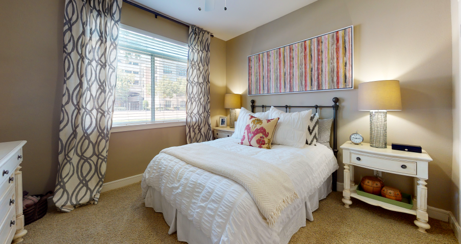 Bedroom with walk-in closet and 10-foot ceilings at Delante Apartments