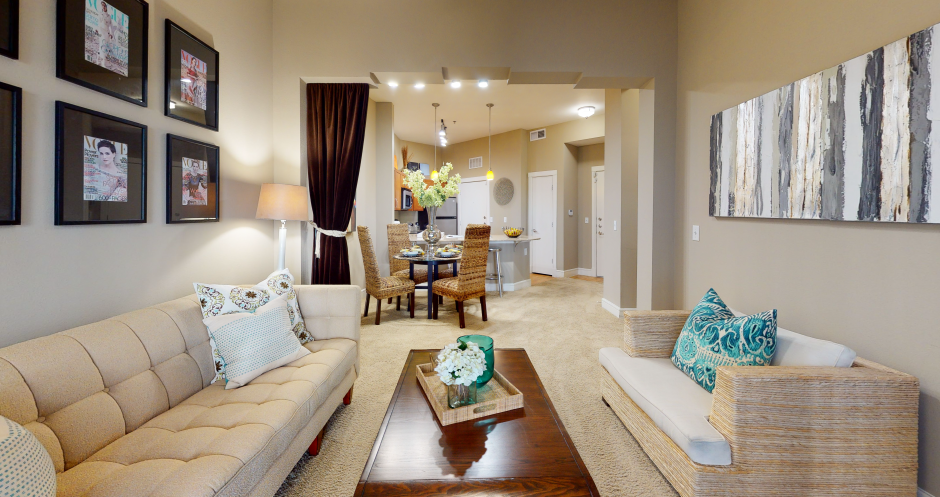 Spacious open floor plan, spacious luxury apartments with 10-foot ceilings, and courtyard views at Delante Apartments in Irving, Texas