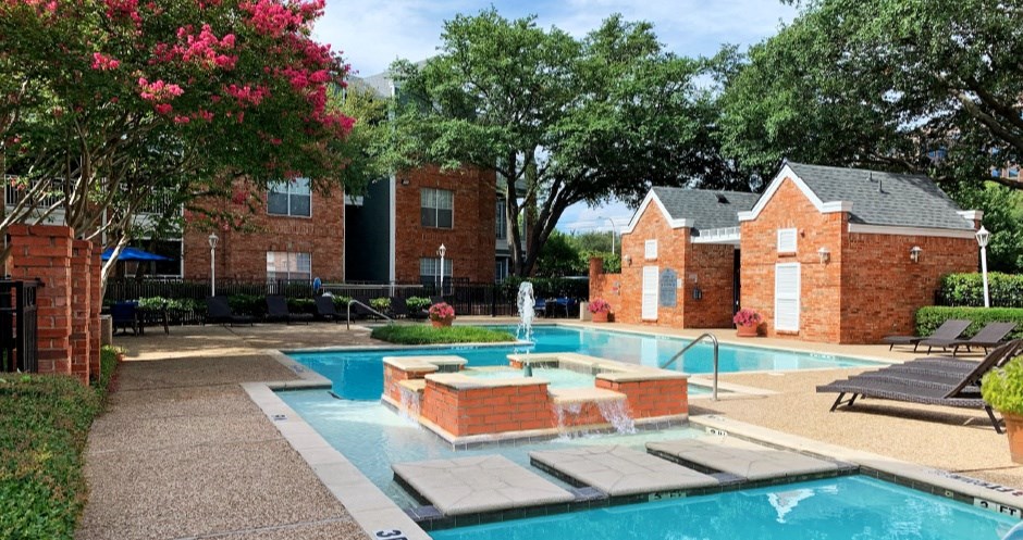 our apartments offer a swimming pool with a fountain