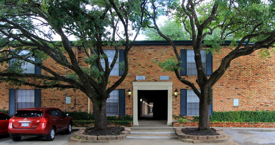 Apartments near the Galleria with brick exteriors, covered parking and courtyard setting at Plantation apartments in Houston.