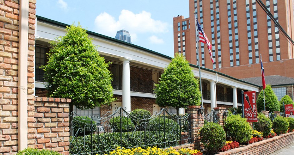 Apartments near the Galleria with brick exteriors, covered parking and courtyard setting at Plantation apartments in Houston.