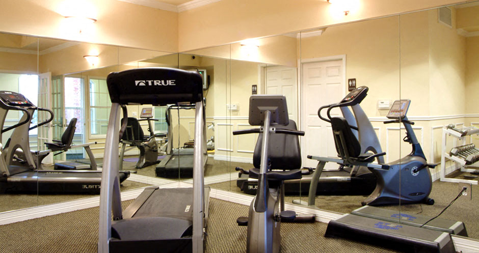 Luxury apartments next to Ridgedale Mall and Minutes from Downtown Minneapolis with fitness center at RidgeGate Apartments in Minnetonka, Minnesota