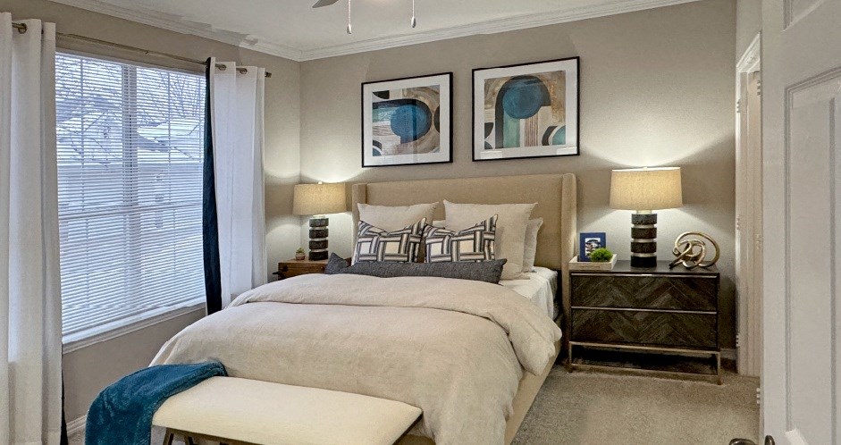 Luxury apartments with spacious bedrooms with attached bathrooms and walk-in closets at Saddlebrook apartments in Urbandale Iowa