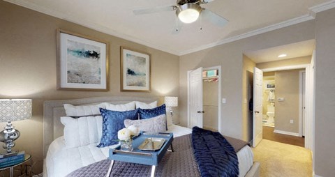 Luxury apartments with spacious bedrooms, walk-in closets and 9-foot ceilings at Prestonbridge Apartments in North Dallas