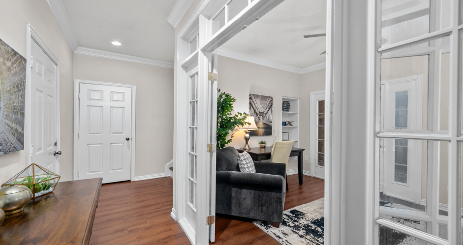 Huge office space, spacious den with built-in shelves, hardwood floors, and private backyard patios at Tuscany Villas in Houston.