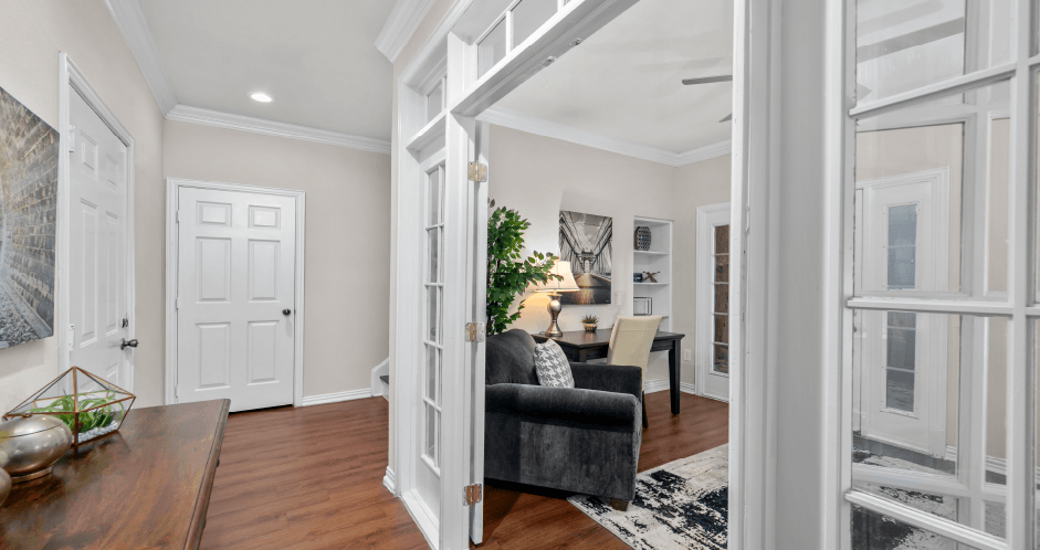Huge office space, spacious den with built-in shelves, hardwood floors, and private backyard patios at Tuscany Row Townhomes in Houston.