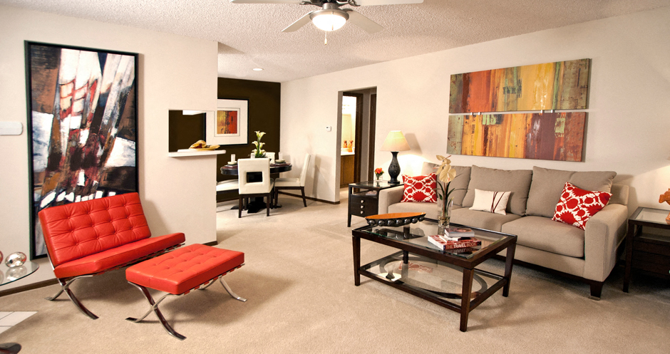 Spacious apartments with colored feature wall, breakfast bar, spacious dining room, and spacious living room at The Vanderbilt Apartments in Omaha, Nebraska