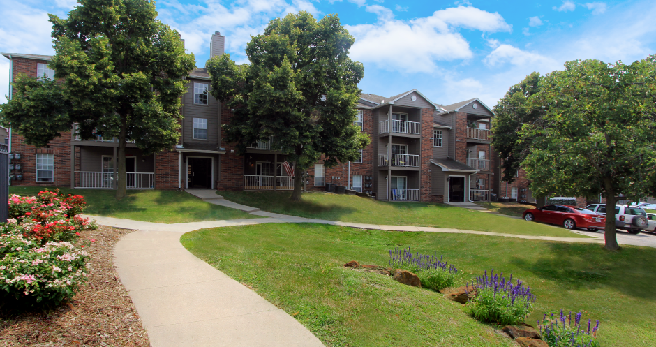 Apartments near the University of Nebraska East Campus with beautiful landscaping, lush landscaping, scenic views, large balconies, spacious balconies, at Tanglewood Apartments