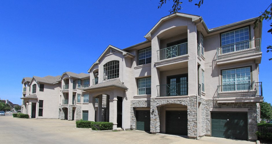 Luxury apartments in a gated community near the energy corridor in Houston with attached garages.