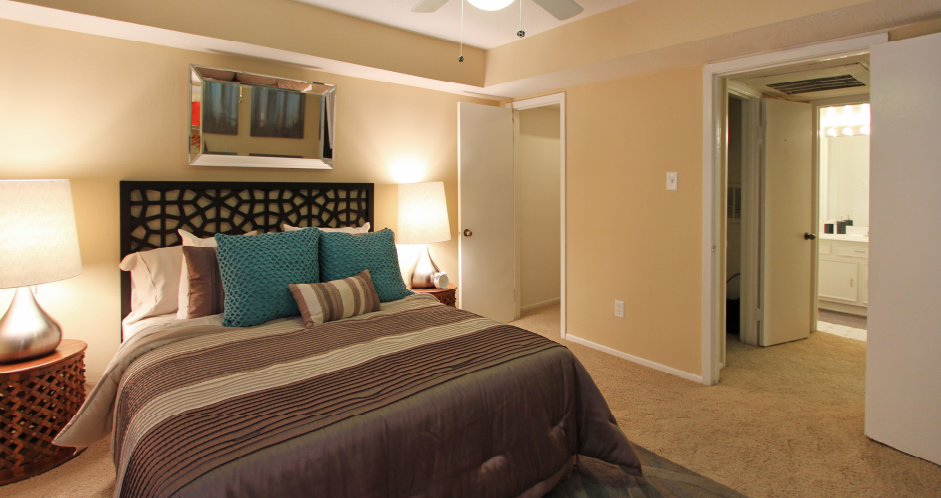 Gated apartment community close to the Galleria with spacious bedroom with walk-in closet and attached bathroom.