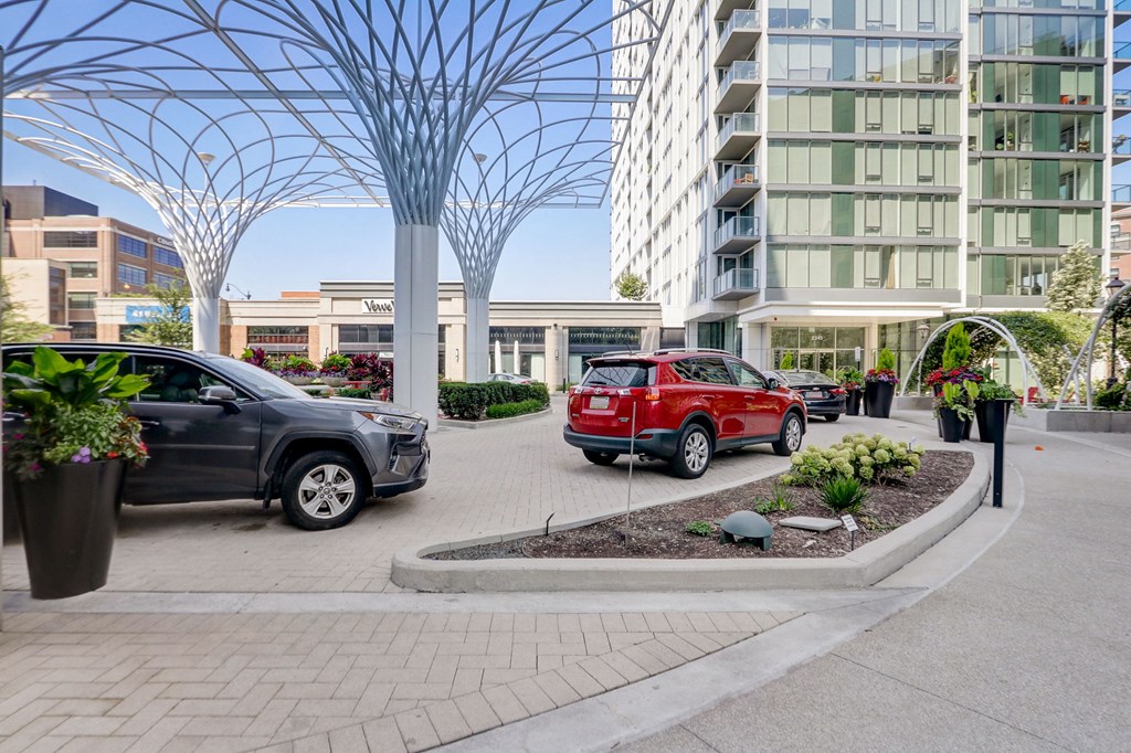 Parking lot with cars parked in front of an apartment building at The Apartments at Lincoln Common, Chicago, 60614