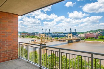 Private Balconies Encore Apartments Downtown Pittsburgh - Photo Gallery 5