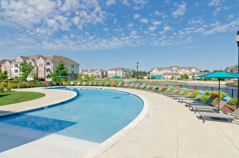 Tapestry Naperville Apartments Zero-Depth Pool