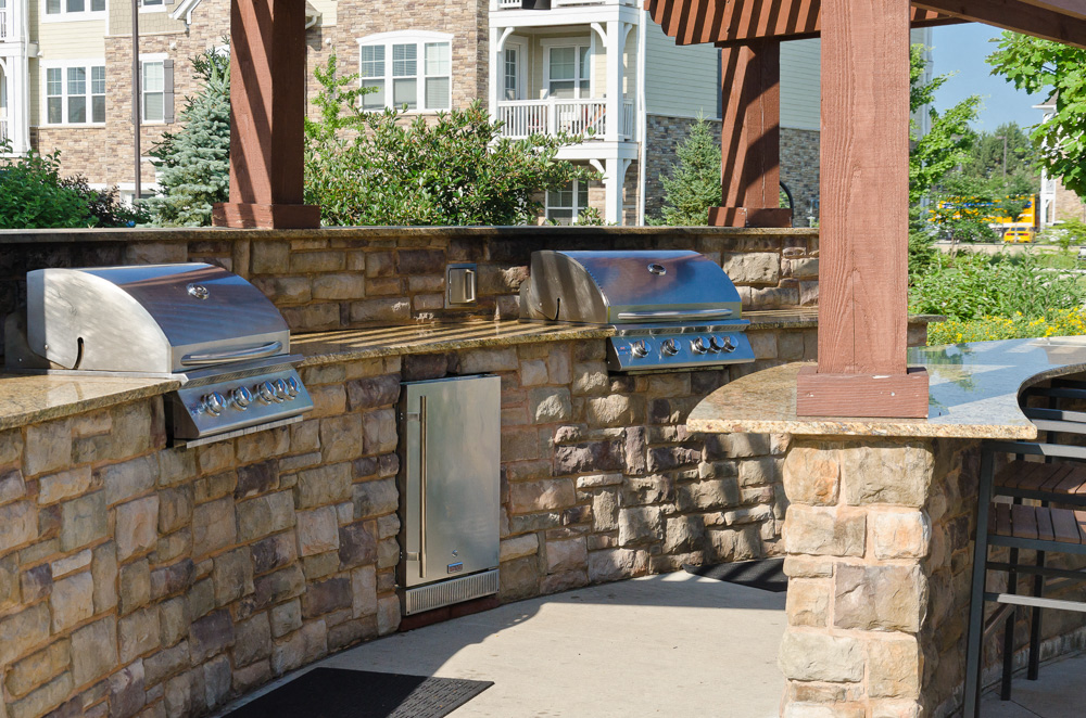 Tapestry Naperville Apartments Outdoor Grilling Lounge