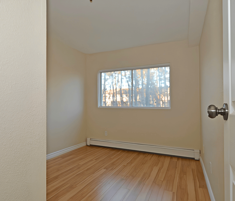10-214 Harlington Crescent Bedroom