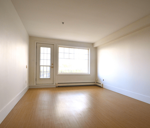 155 Stoneybrook Court living space
