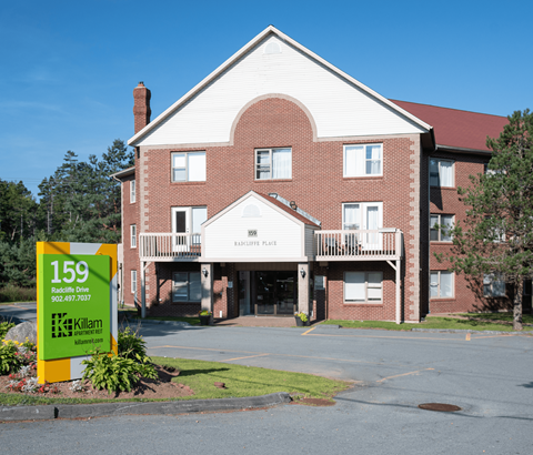 A Radcliffe Drive sign is in front of a brick building.