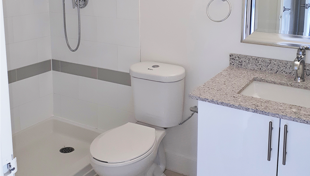 Rivers Edge2 Renovated Bathroom