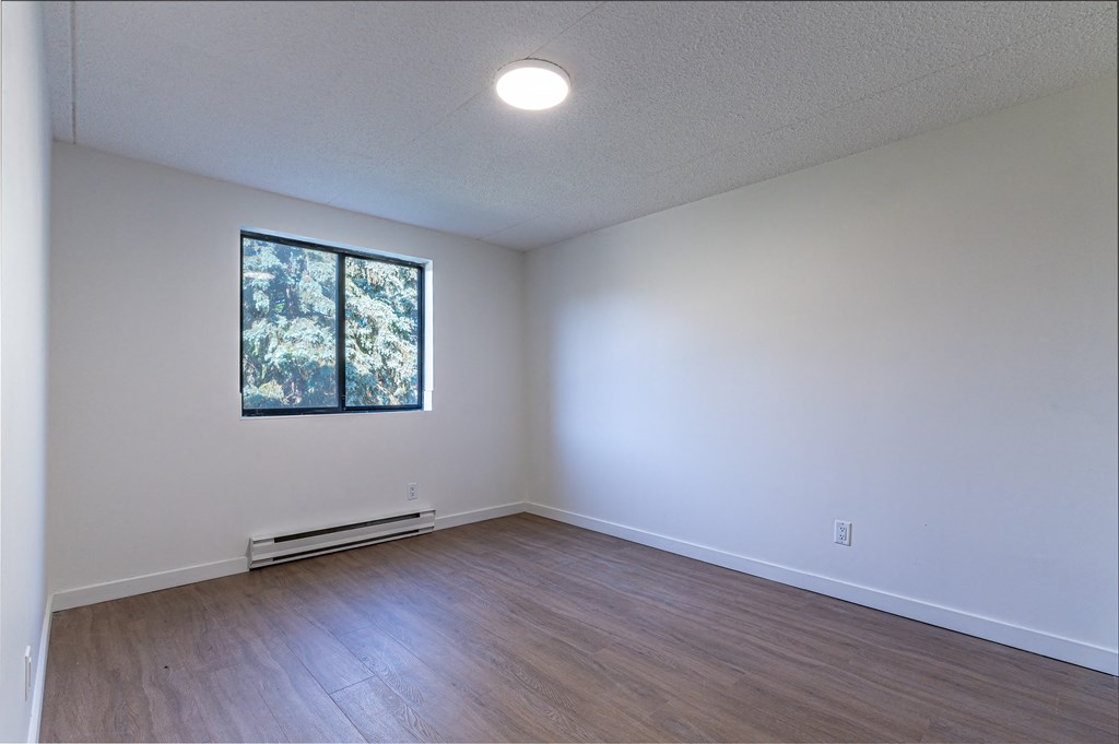 Northfield Gardens Bedroom With Window