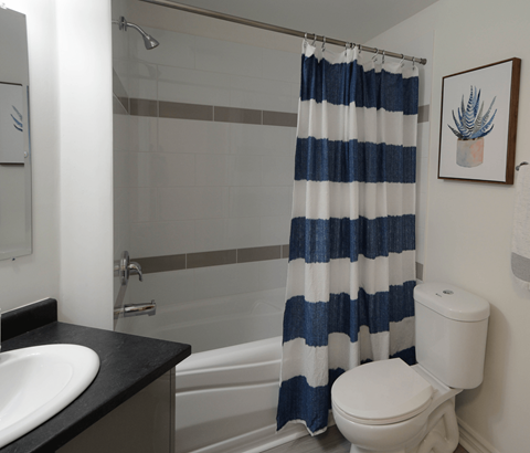 21 Parkland bathroom