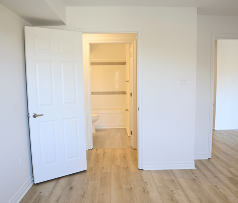 31 Carrington Place bathroom entry