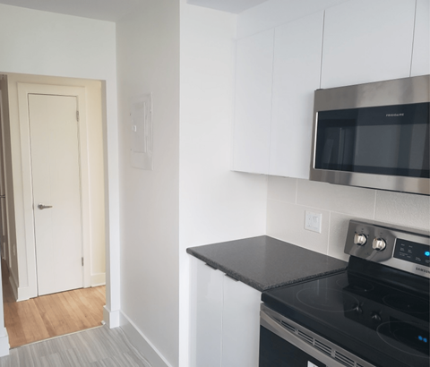 3565 Connaught kitchen