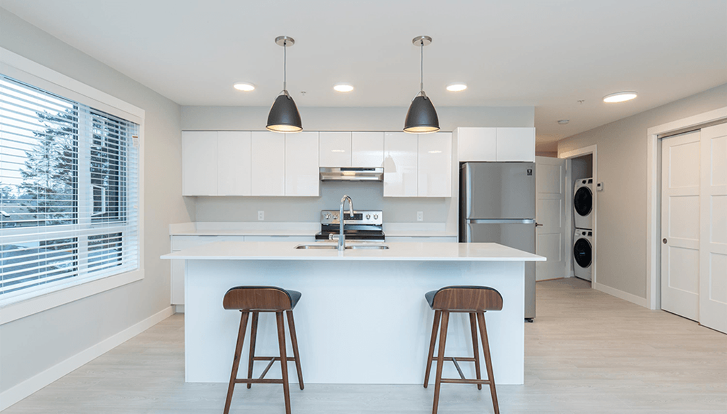 Crown Isle Boulevard Kitchen & Breakfast Bar