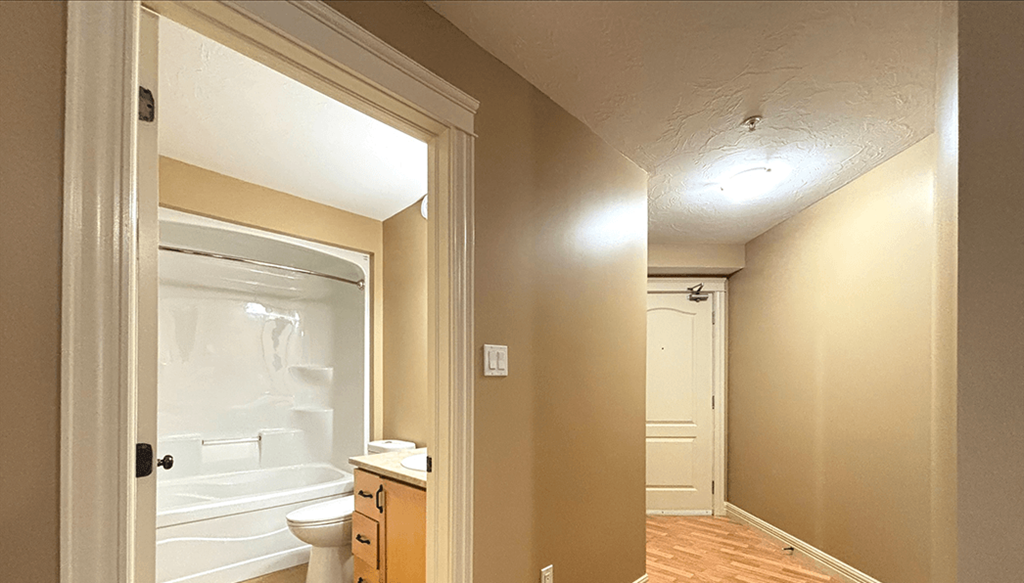 A bathroom with a toilet, sink, and bathtub.