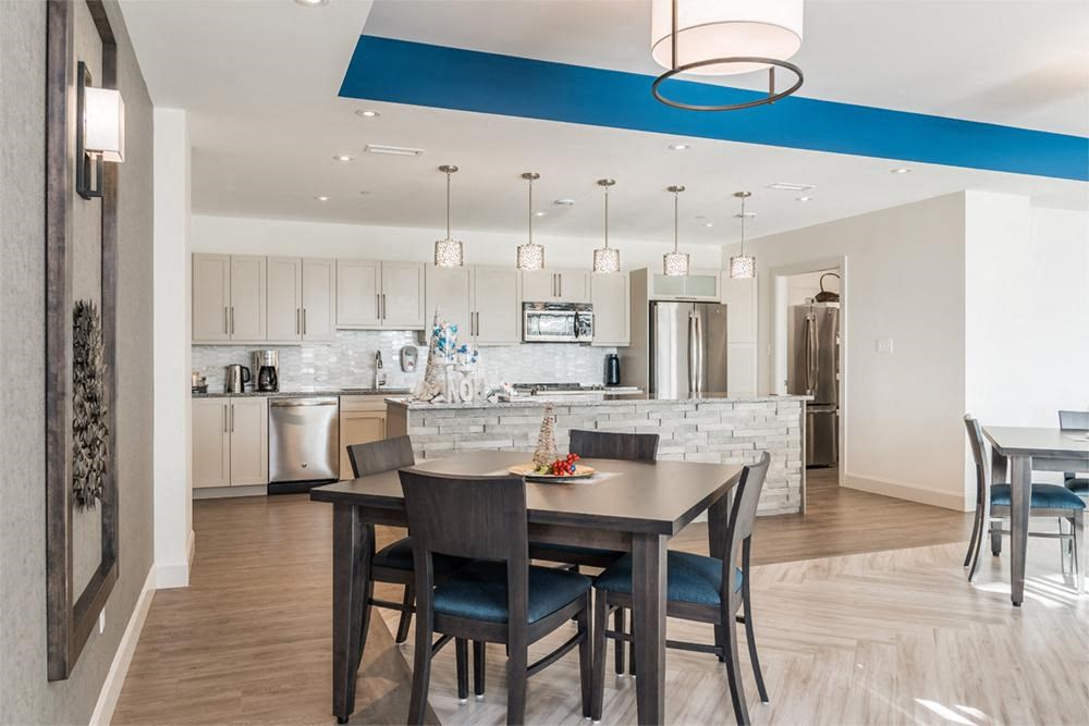 Place Horizon Social Room Kitchen & Tables