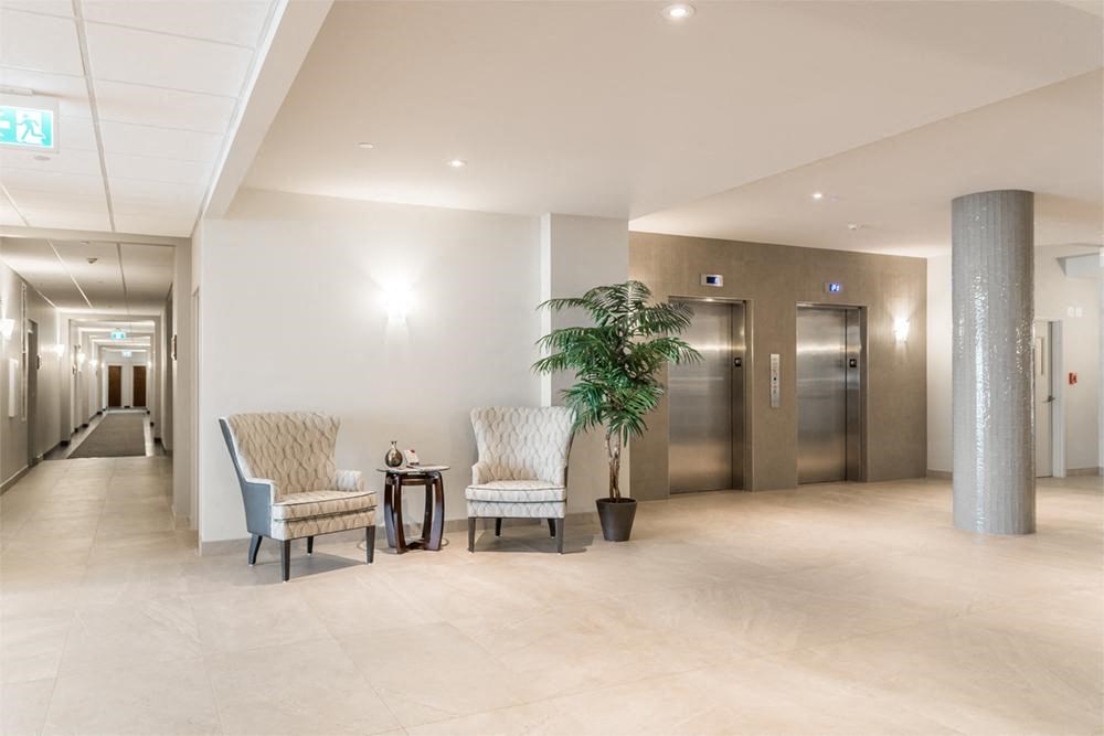 Place Horizon Lobby & Elevators