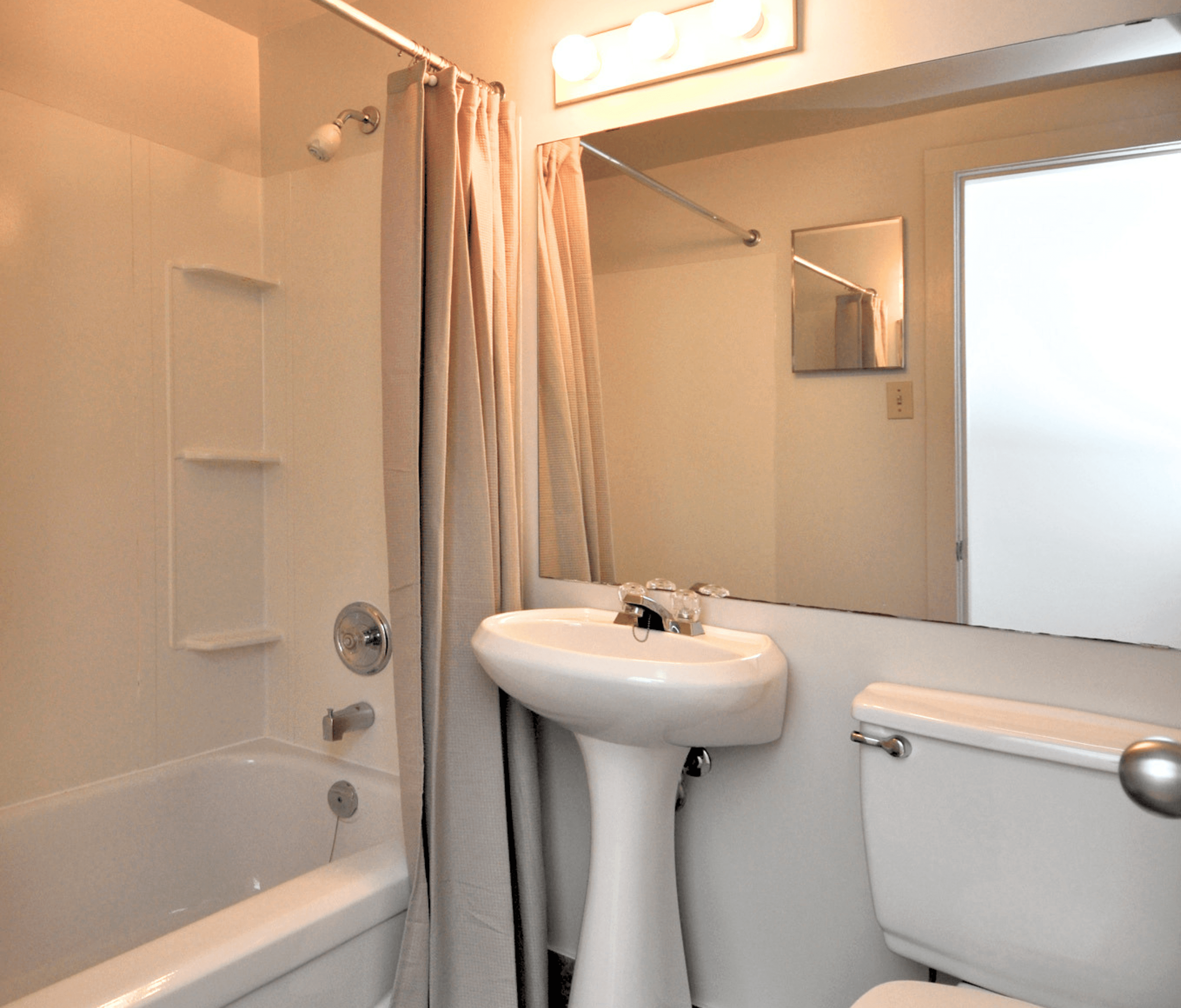 3 bedroom apartment - Lakefront Apartments, Dartmouth - unit 39-07 5