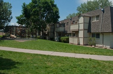 Image of playground area and one of the buildings at Mountain Terrace, Westminster, CO 80031