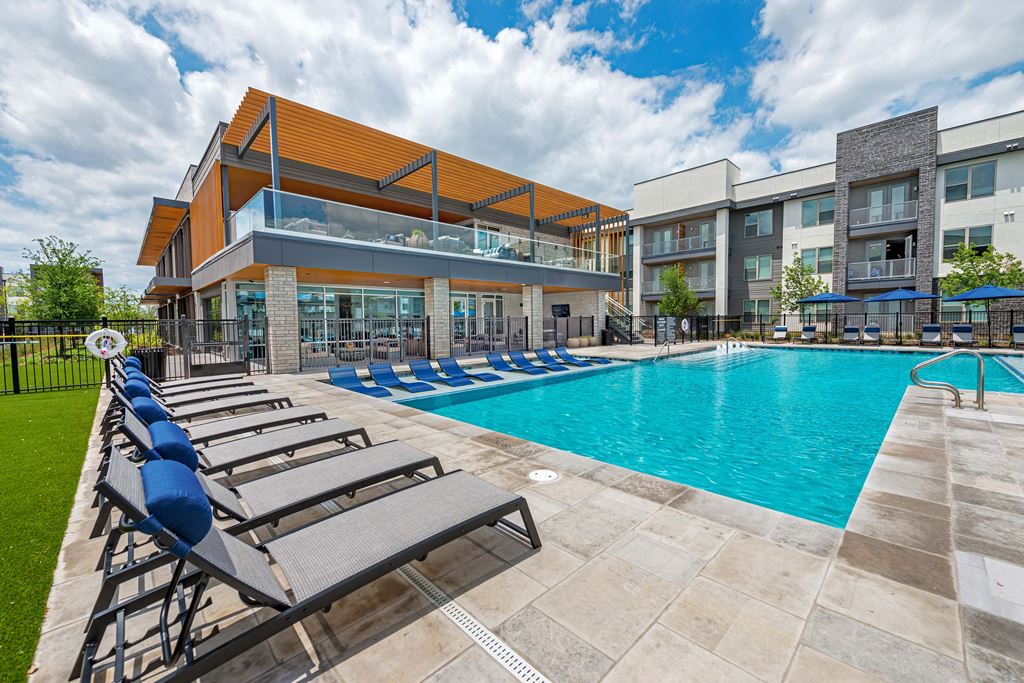 Corner view of the pool at Presidium Revelstoke Apartments, Fort Worth