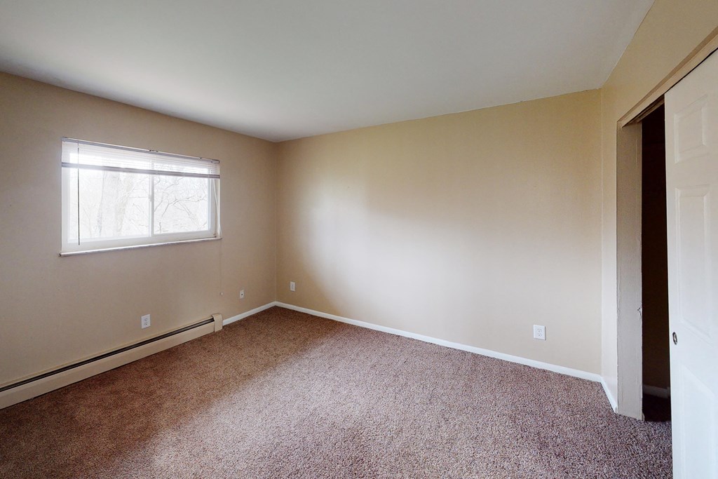 Master bedroom area at Sharondale Woods Apartments, Cincinnati, OH, 45241