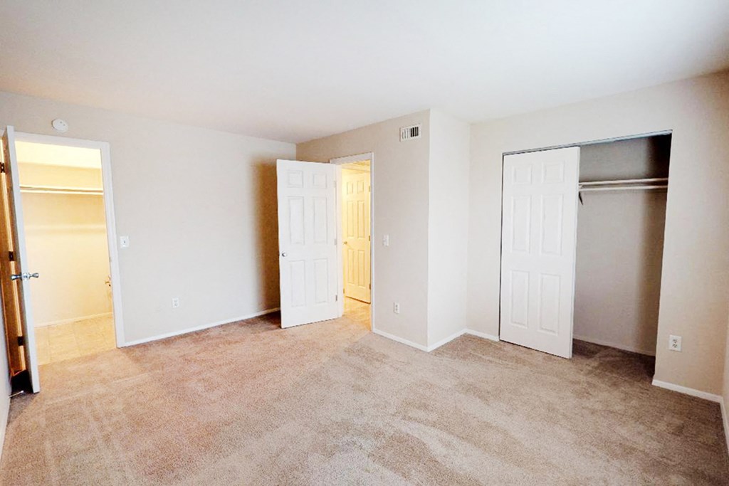 360 bedroom at Crown Ridge Apartments, Franklin