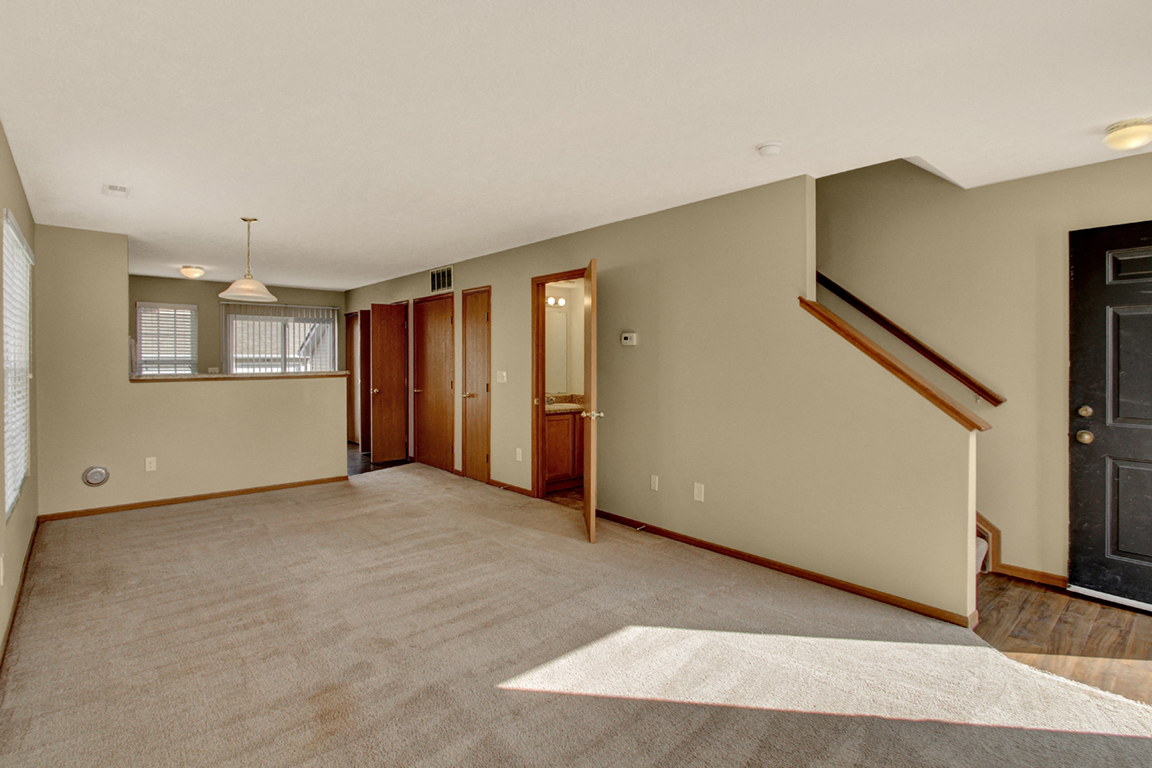 Townhome Living Room at Brookfield Village Apartments, Ohio, 43123