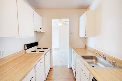 Well Equipped Kitchen at Crown Crossing Apartments, Amelia, 45102