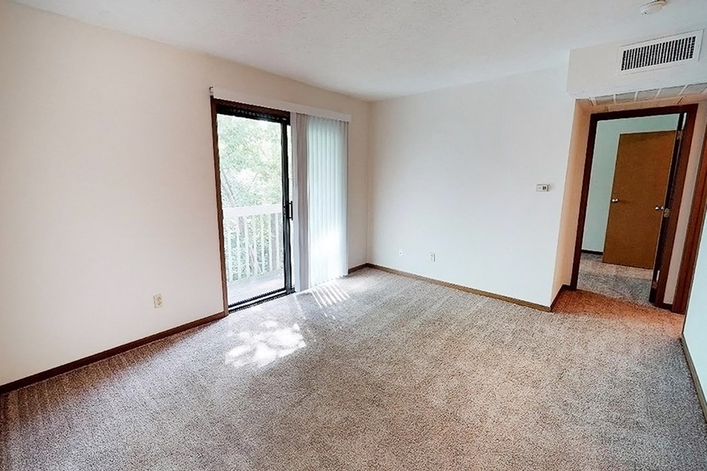 Unfurnished Bedroom at Forest Creek Apartments, Middletown, 45044