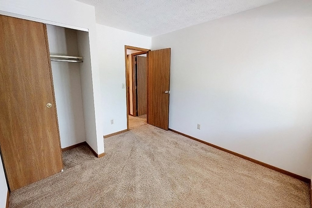 Bedroom With Closet at Forest Creek Apartments, Middletown, Ohio