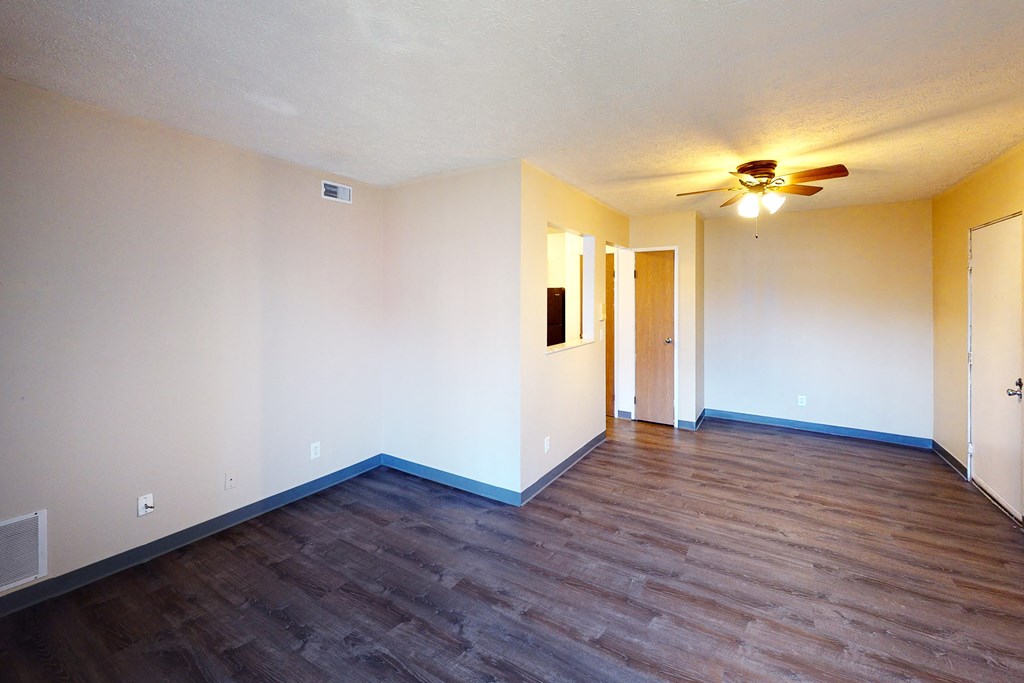 Living room with ceiling light at Quail Meadow Apartments, Cincinnati, Ohio