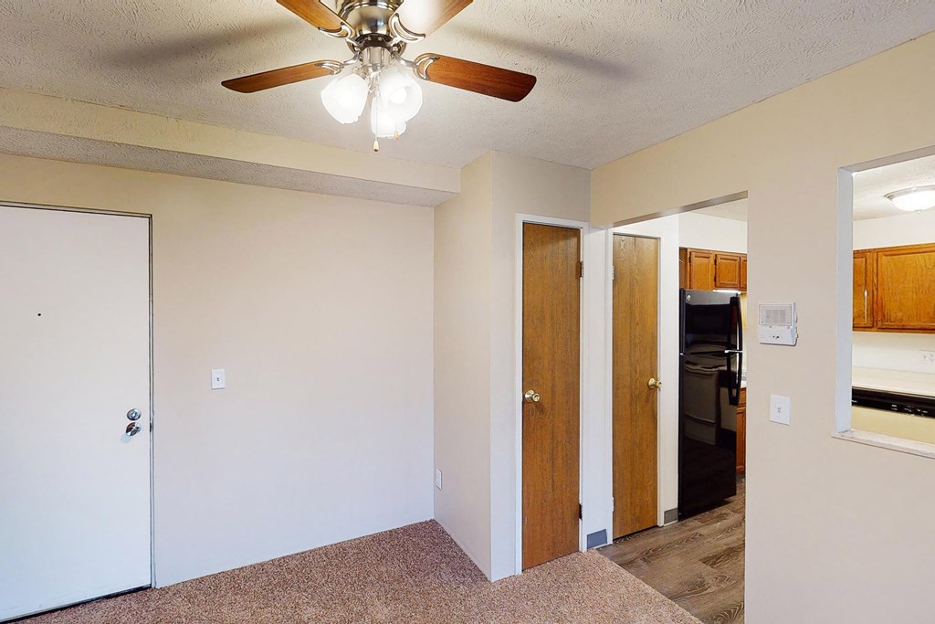 Living area with ceiling fan and light at Quail Meadow Apartments, Ohio